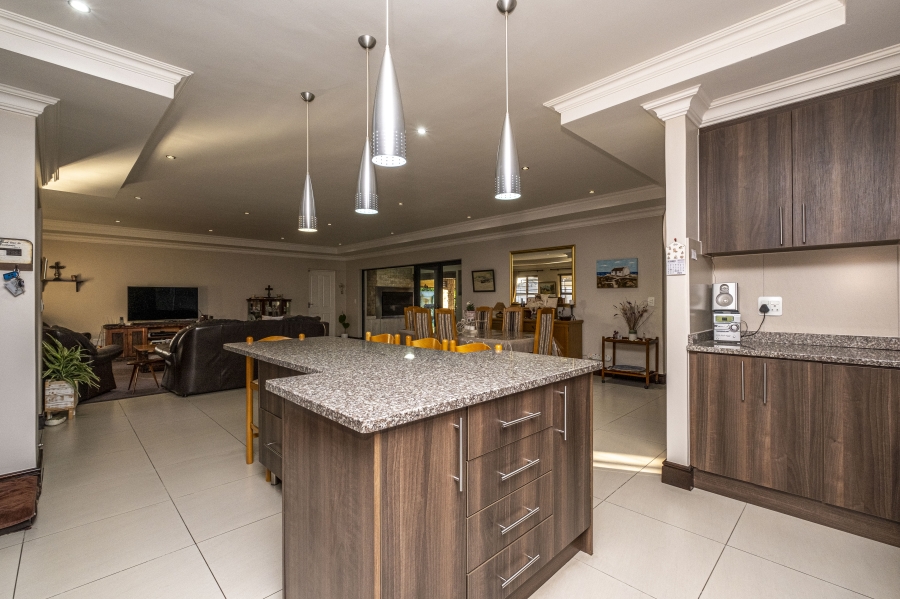 5 Bedroom Property for Sale in Sonkring Western Cape